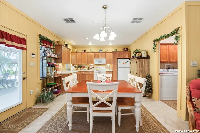 928 PEBBLE BEACH RD Lakehills, TX 78063