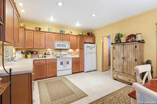 928 PEBBLE BEACH RD Lakehills, TX 78063