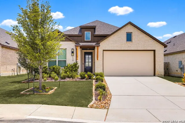 138 Red Oak Castroville, TX 78009