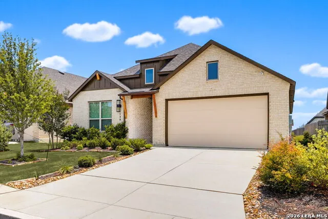 138 Red Oak Castroville, TX 78009