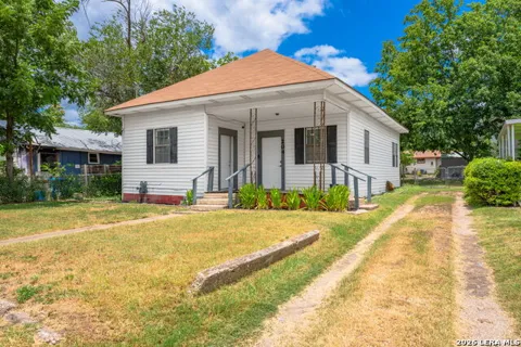 204 E DAVIS ST