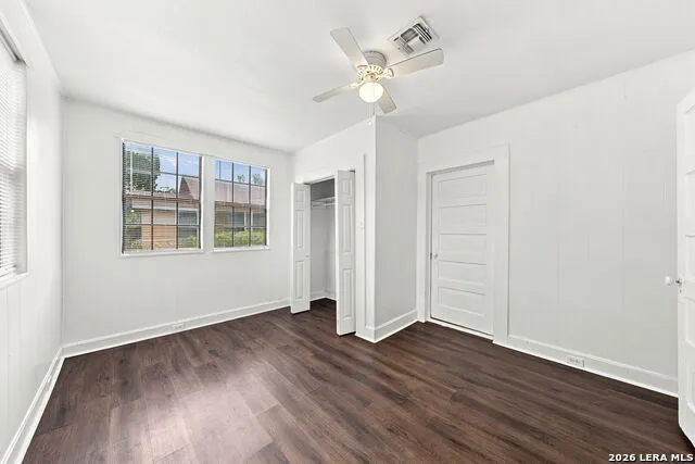 204 E DAVIS ST Kerrville, TX 78028