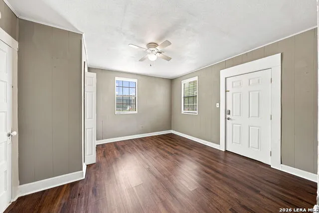 204 E DAVIS ST Kerrville, TX 78028