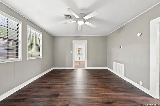 204 E DAVIS ST Kerrville, TX 78028