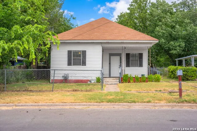 204 E DAVIS ST Kerrville, TX 78028