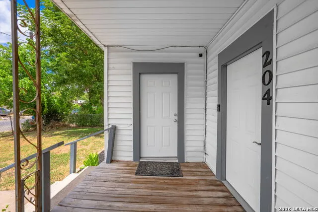 204 E DAVIS ST Kerrville, TX 78028
