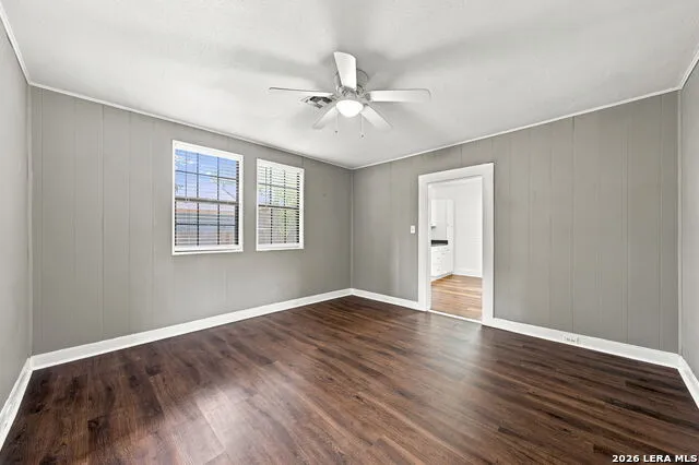 204 E DAVIS ST Kerrville, TX 78028