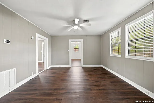 204 E DAVIS ST Kerrville, TX 78028