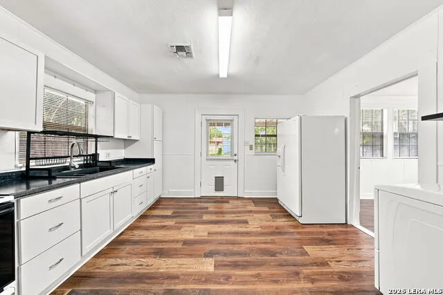 204 E DAVIS ST Kerrville, TX 78028
