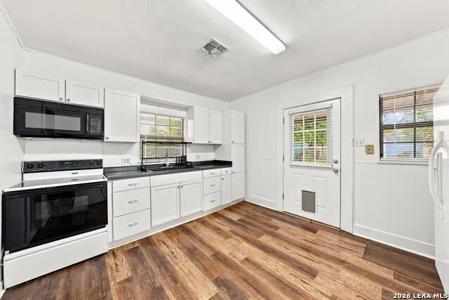204 E DAVIS ST Kerrville, TX 78028