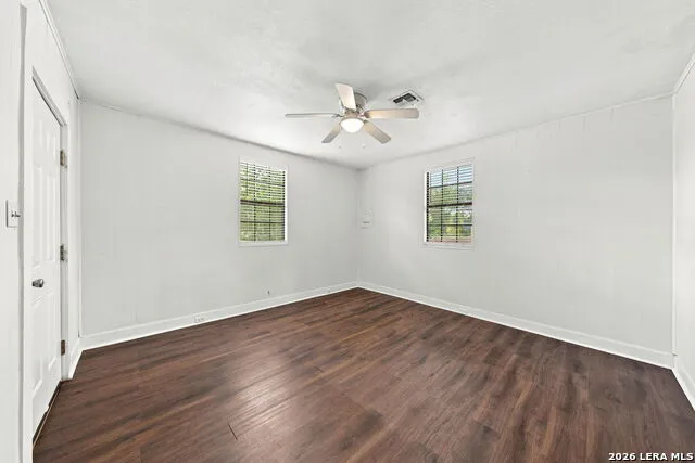 204 E DAVIS ST Kerrville, TX 78028