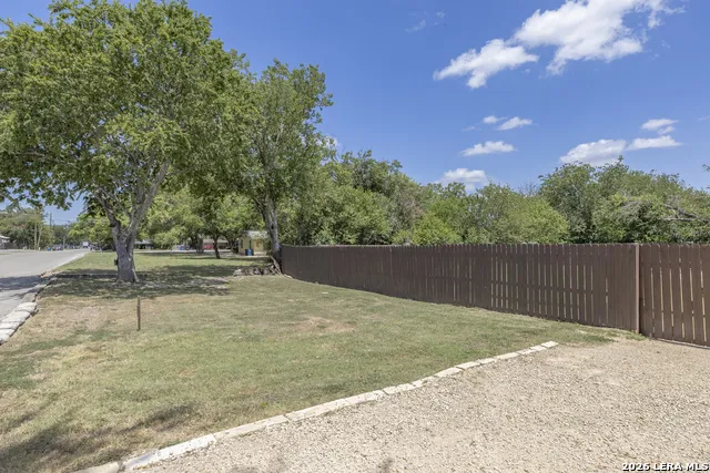 355 S Plum Ave New Braunfels, TX 78130