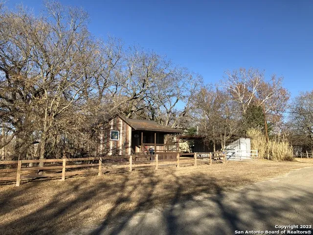 156 VERDE PARK BLVD Center Point, TX 78010
