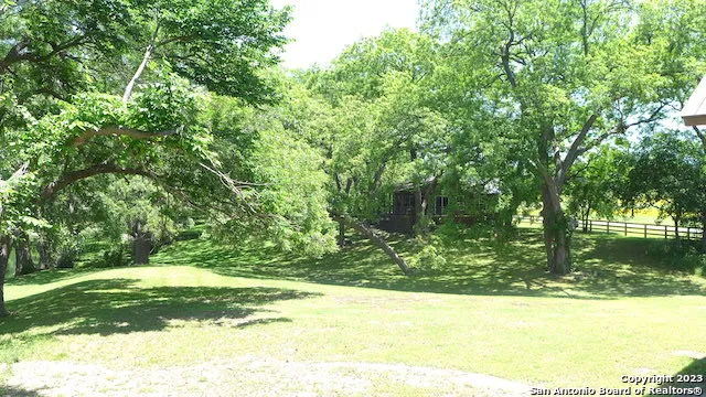 156 VERDE PARK BLVD Center Point, TX 78010