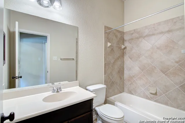 2966 SADDLEHORN DR Seguin, TX 78155