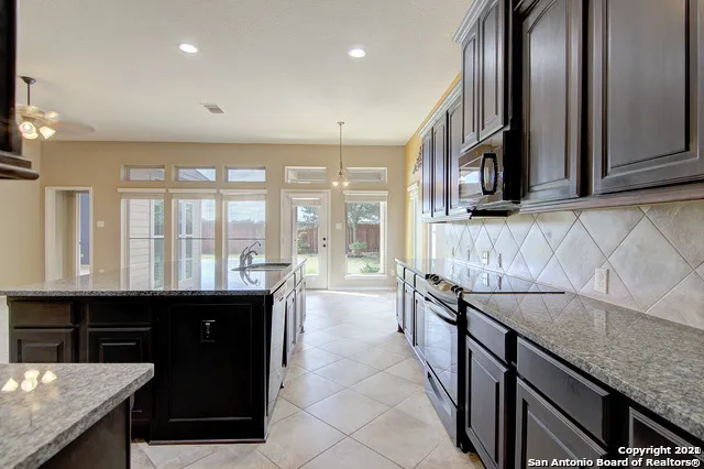 2966 SADDLEHORN DR Seguin, TX 78155