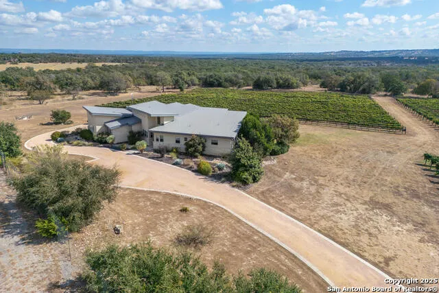 1758 LINCOLN SMITH RD Round Mountain, TX 78663