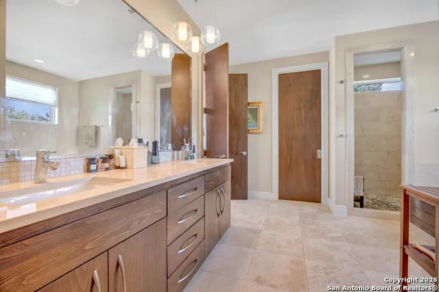 1758 LINCOLN SMITH RD Round Mountain, TX 78663