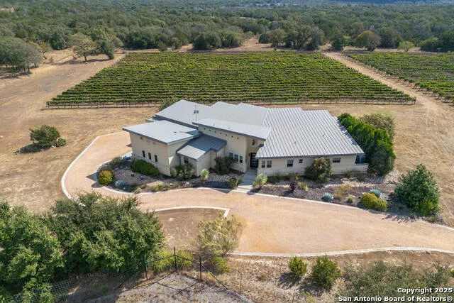 1758 LINCOLN SMITH RD Round Mountain, TX 78663