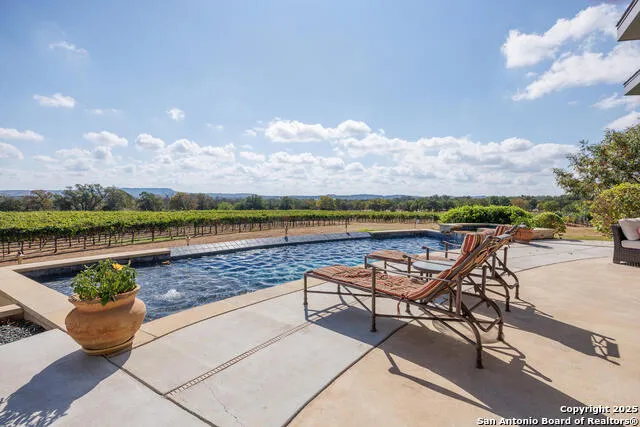 1758 LINCOLN SMITH RD Round Mountain, TX 78663