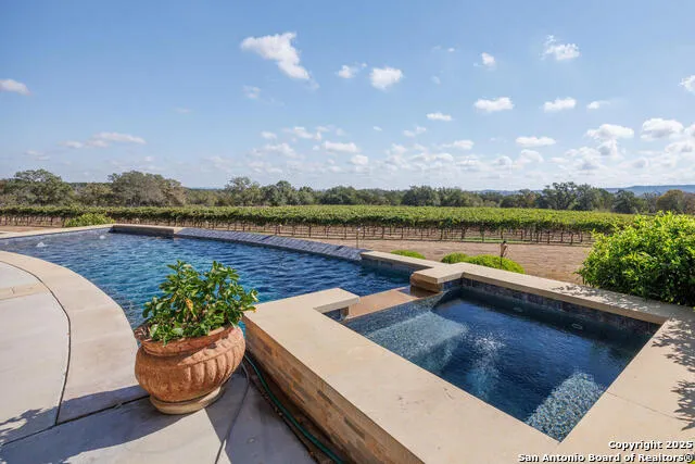 1758 LINCOLN SMITH RD Round Mountain, TX 78663