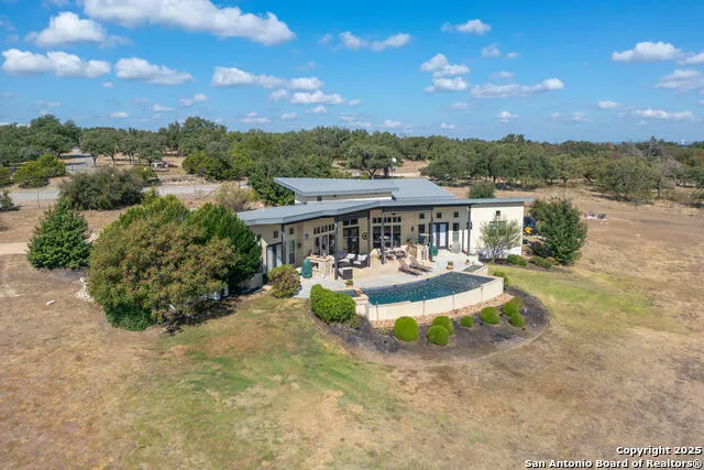 1758 LINCOLN SMITH RD Round Mountain, TX 78663