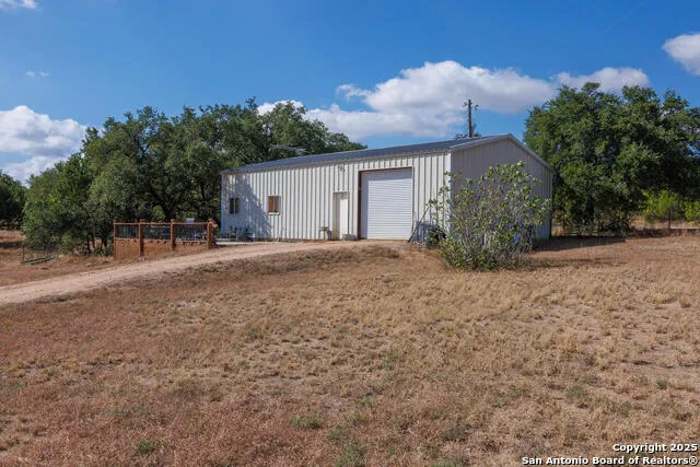 1758 LINCOLN SMITH RD Round Mountain, TX 78663