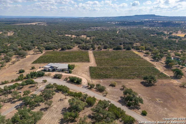 1758 LINCOLN SMITH RD Round Mountain, TX 78663