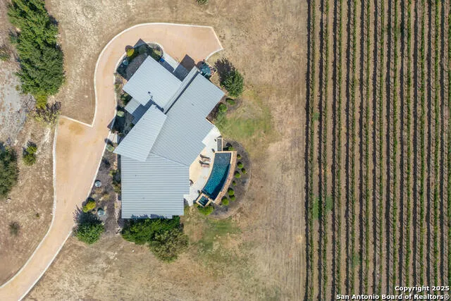 1758 LINCOLN SMITH RD Round Mountain, TX 78663