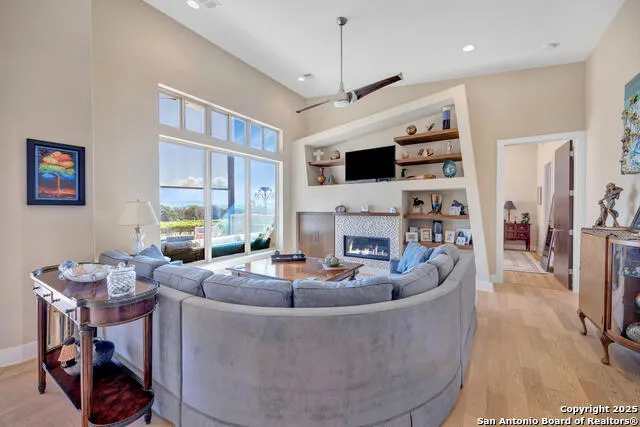 1758 LINCOLN SMITH RD Round Mountain, TX 78663