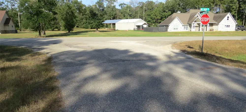 2176 Bambi Court Cleveland, TX 77328