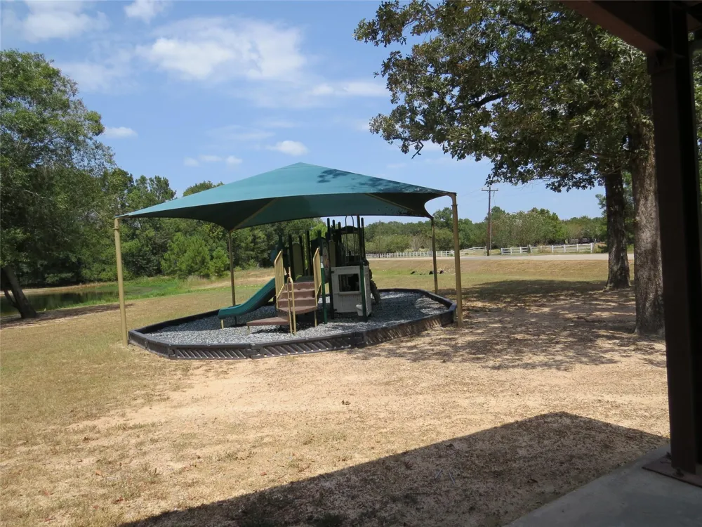 2176 Bambi Court Cleveland, TX 77328