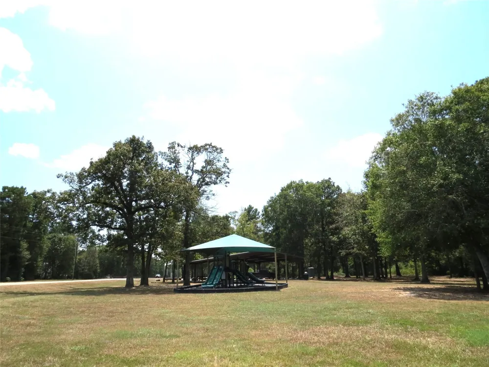 2176 Bambi Court Cleveland, TX 77328