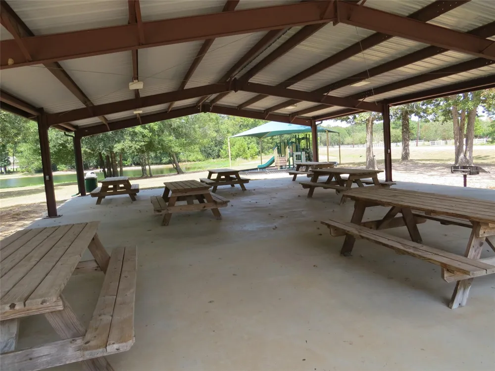 2176 Bambi Court Cleveland, TX 77328