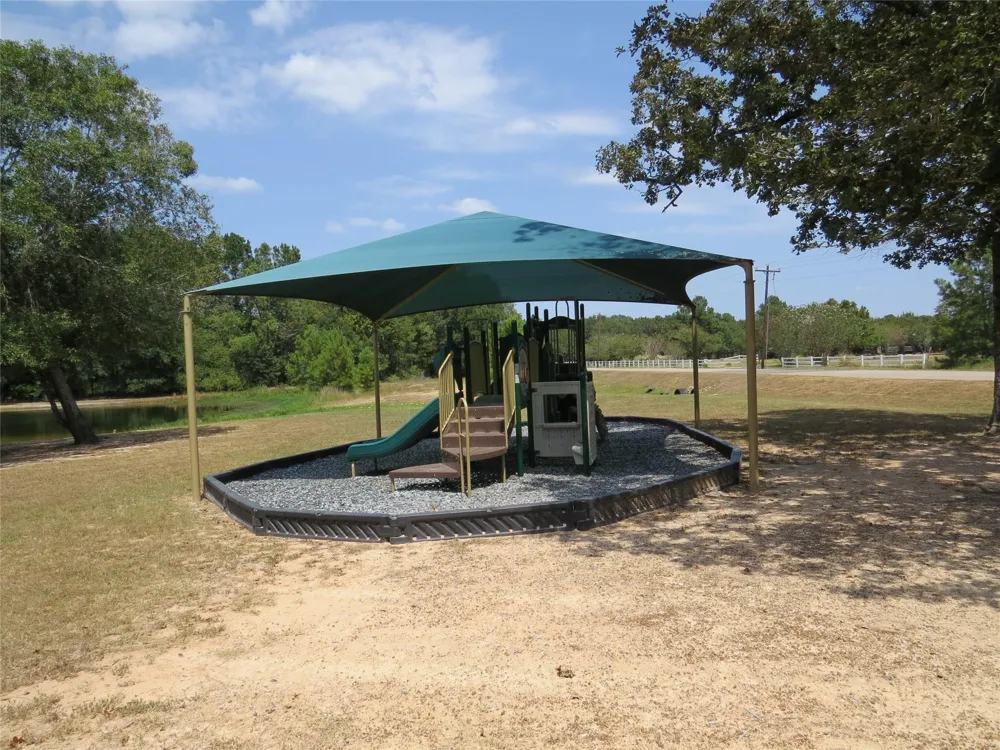 2176 Bambi Court Cleveland, TX 77328