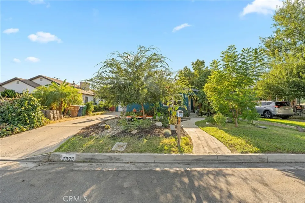 2325 Barnett Bakersfield, CA 93308