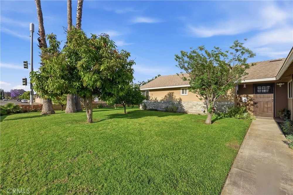 1946 W Broadway Anaheim, CA 92804