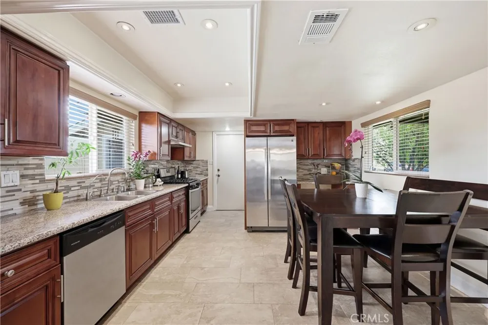 1946 W Broadway Anaheim, CA 92804