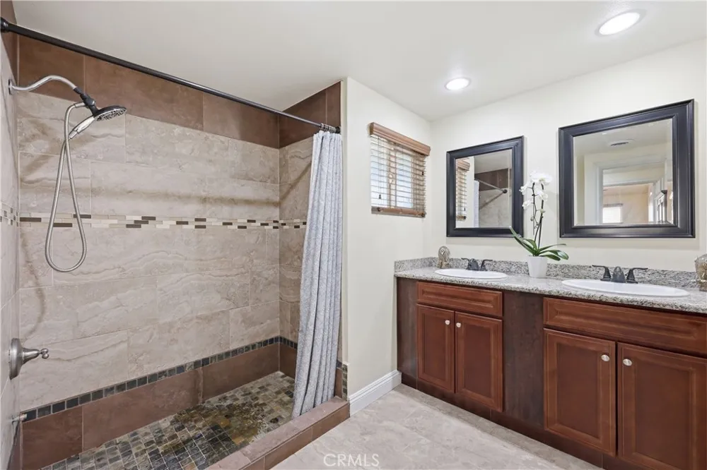 1946 W Broadway Anaheim, CA 92804