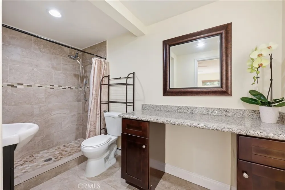 1946 W Broadway Anaheim, CA 92804