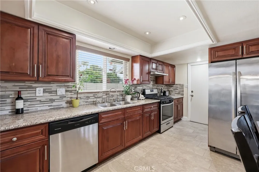 1946 W Broadway Anaheim, CA 92804