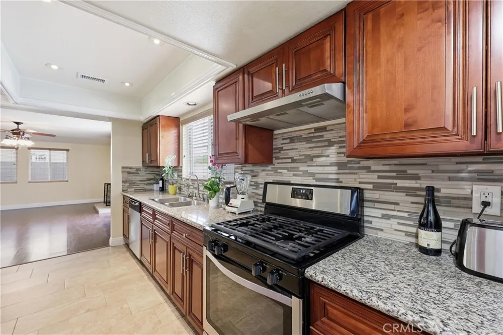 1946 W Broadway Anaheim, CA 92804