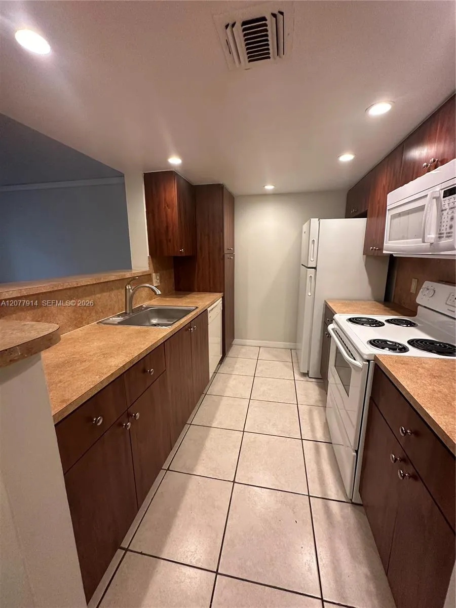 8418 Coral Lake Way #8418 Coral Springs, FL 33065