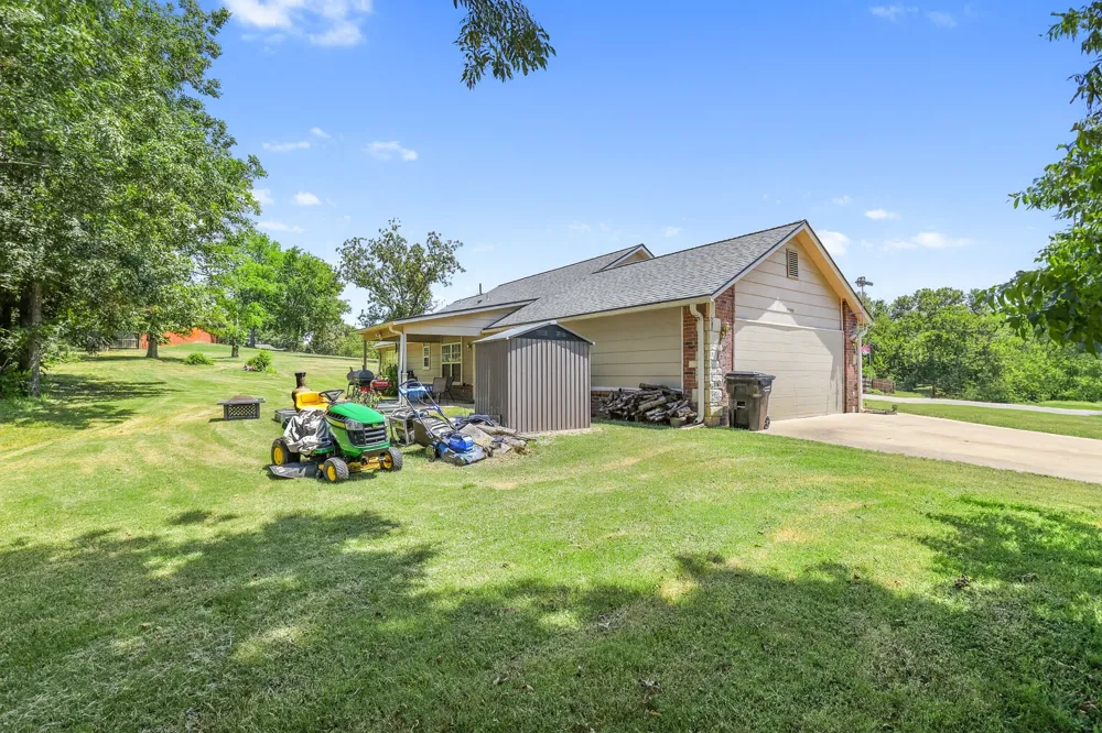21599 S Sunny Lake Road Claremore, OK 74019