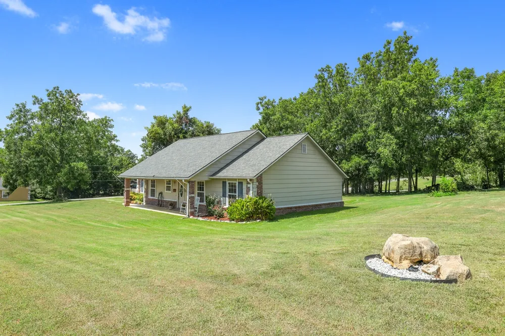 21599 S Sunny Lake Road Claremore, OK 74019