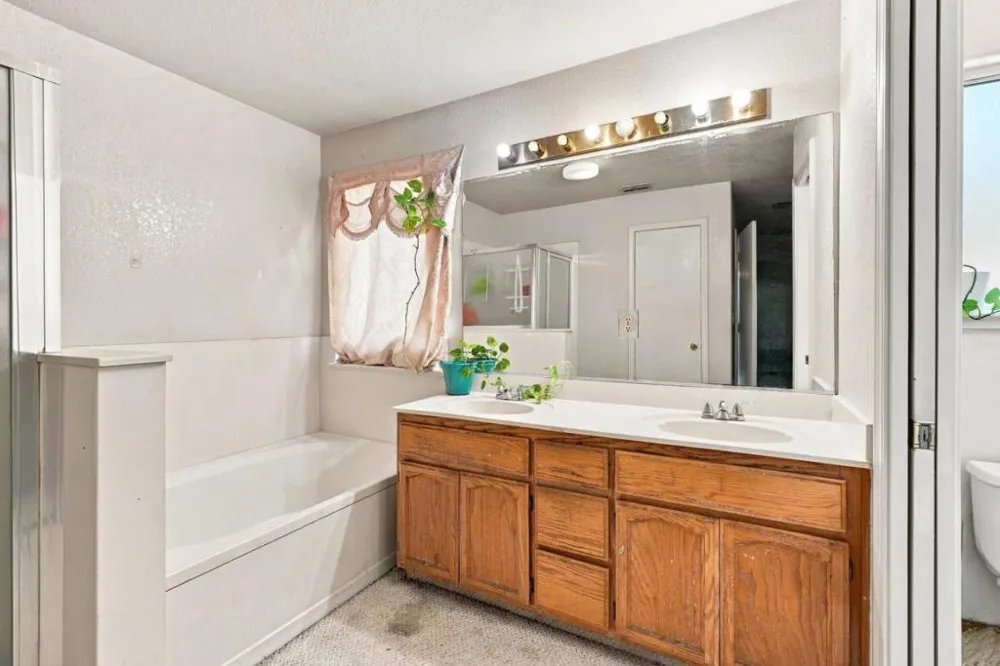 16913 Trina Lane Delhi, CA 95315
