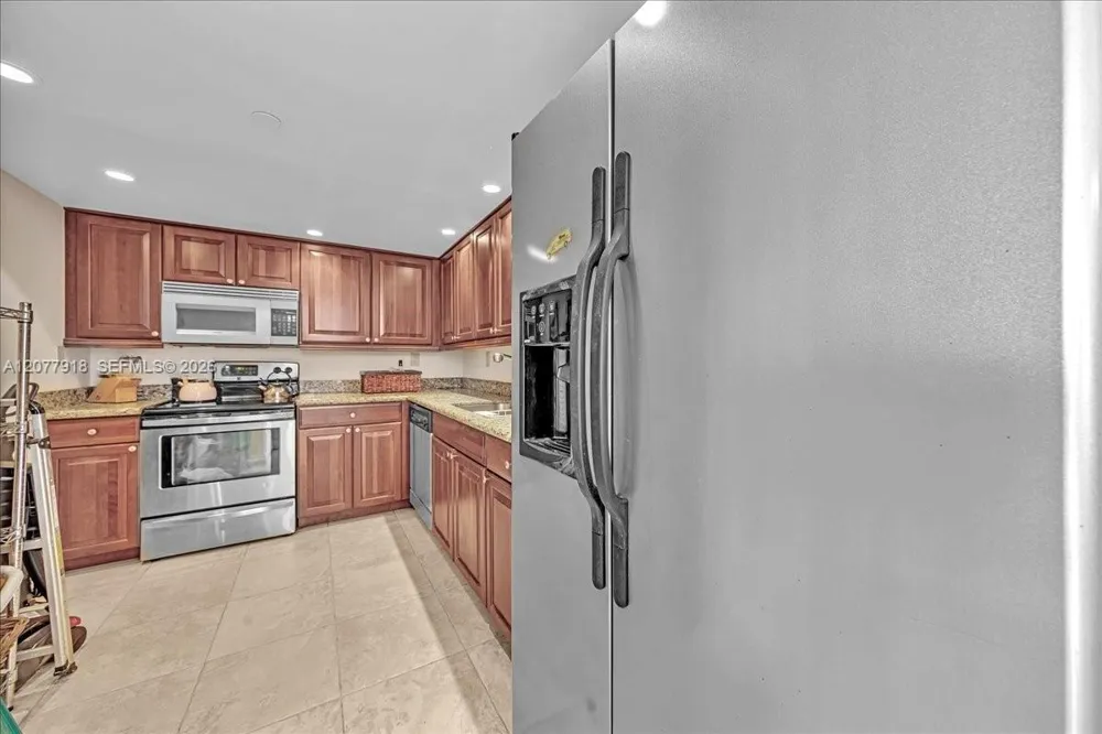 17600 Bay Rd #N503 Sunny Isles Beach, FL 33160