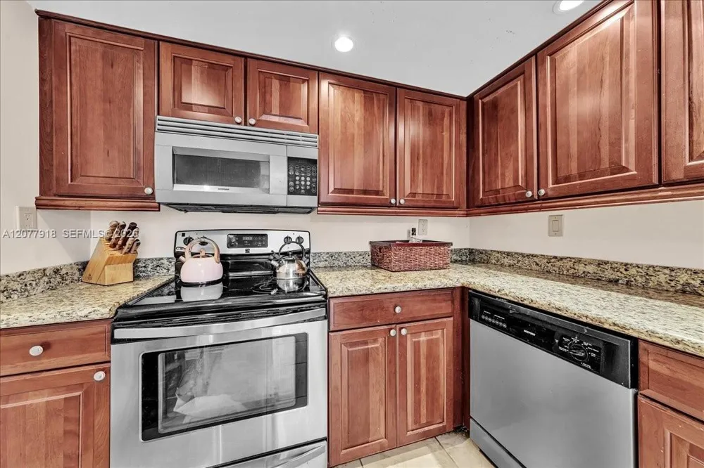 17600 Bay Rd #N503 Sunny Isles Beach, FL 33160