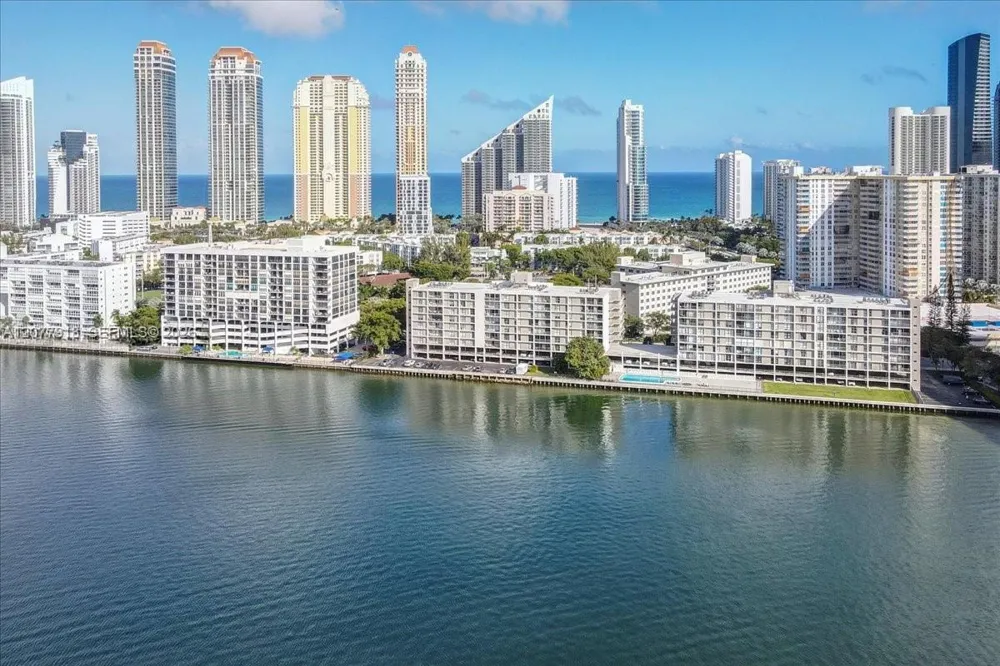 17600 Bay Rd #N503 Sunny Isles Beach, FL 33160