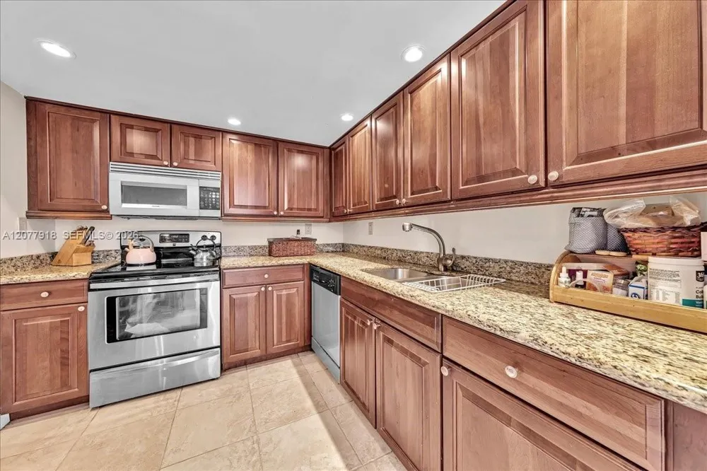 17600 Bay Rd #N503 Sunny Isles Beach, FL 33160